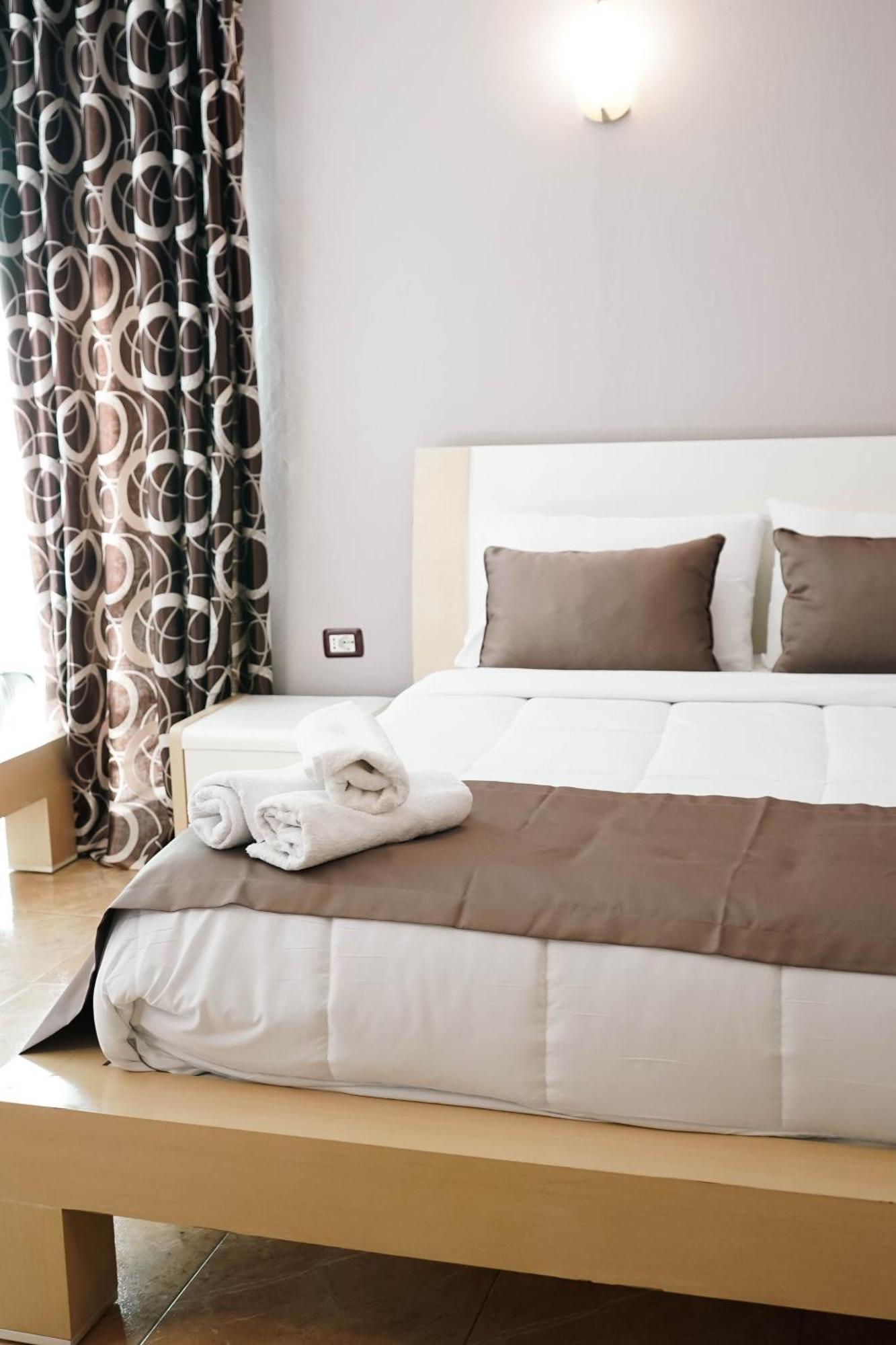 Kristal Hotel